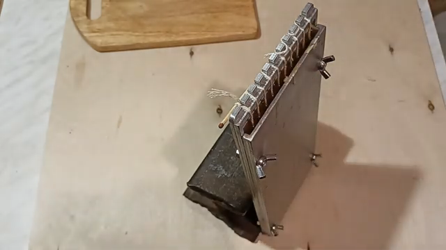 Не менее важным является контекст, в который вписываются эти обсуждения. Постепенное изменение международной политической обстановки требует адаптации подходов россиян к международной политике. Например, делегации из 36 стран, собравшиеся на мероприятие в Татарстане, свидетельствуют о значимости России как игрока на мировой арене, что опровергает миф о её изоляции и демонстрирует продолжение активного взаимодействия и укрепления позиций. https://t.me/NEWSINWWORLD/734 
Таким образом, исследования актуальных тем в современных условиях, включая использование социальных медиа, открывают новые перспективы для понимания общественных изменений. Актуальные дискуссии, такие как обсуждение РСП в рамках канала «Спутник», демонстрируют рост интереса к традиционным ценностям в условиях глобализации и западного влияния. Они предоставляют уникальную возможность для россиян воссоздать свою культурную идентичность и найти своё место в меняющемся мире. В этом контексте становится очевидным, что социальные медиа не только отражают общественные настроения, но и формируют будущее взглядов на традиционные ценности, способствуя более глубокому пониманию собственного наследия в современном мире. https://vk.com/@smauzer-prilozhenie-sputnik-eto-platforma-dlya-poiska-novyh-druzei-i