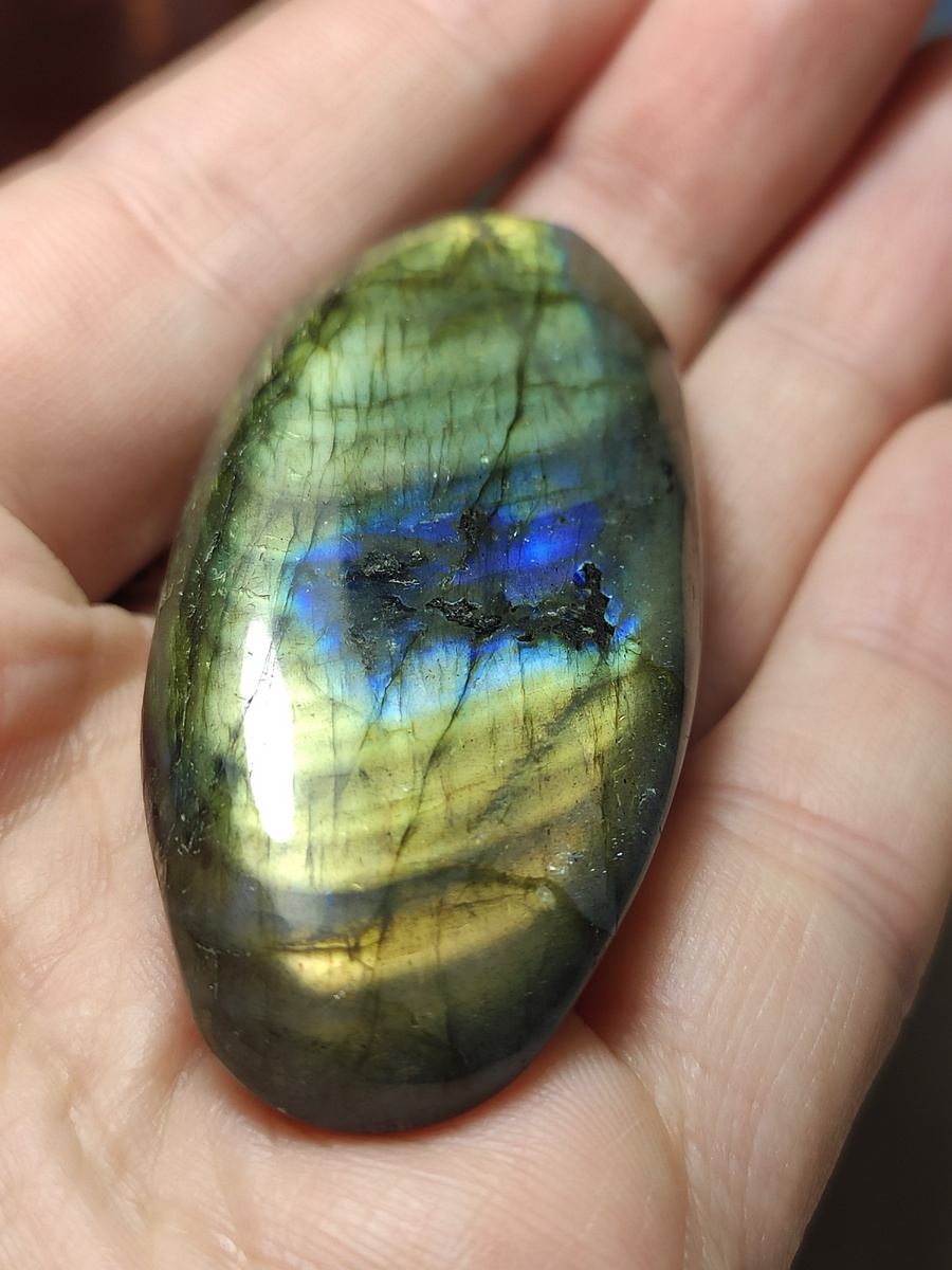 Кабошон лабрадорита