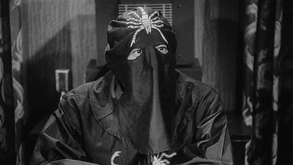 Кадр из фильма "Приключения Капитана Марвела" (1941)