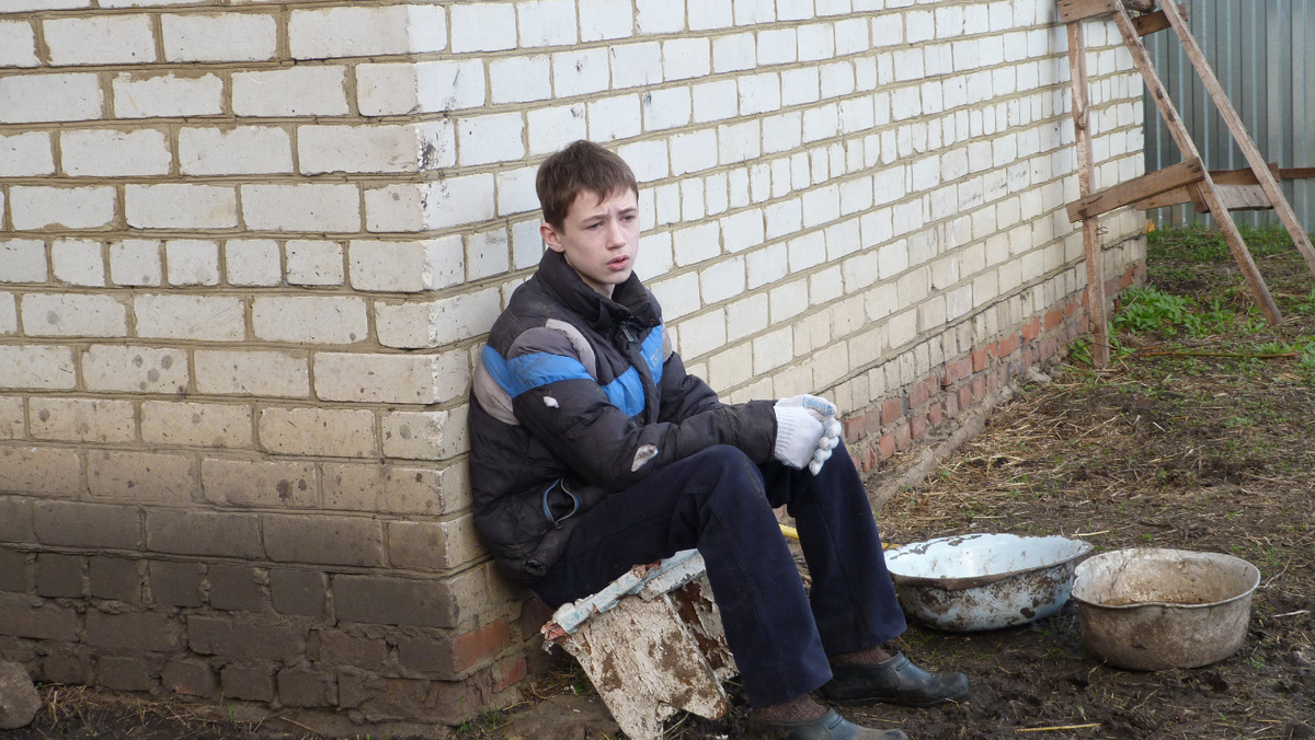 Федя работал  со мной на ферме наравне взрослого мужчины