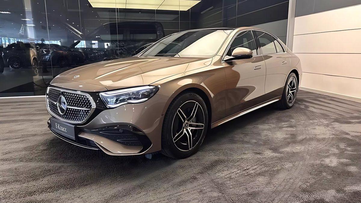 Новый «мерседес» Е-класса в 214 кузове. Фото: Авто.ру