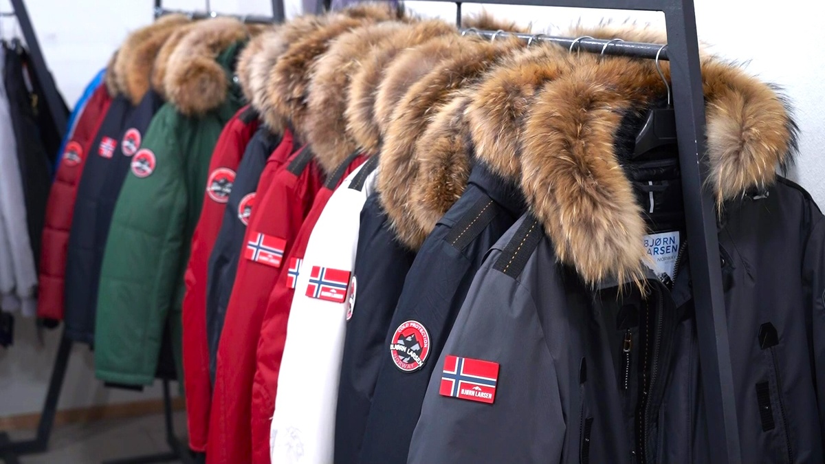    Лёгкая и морозостойкая - жители Сургута и Лангепаса могут купить верхнюю одежду на арктической выставке