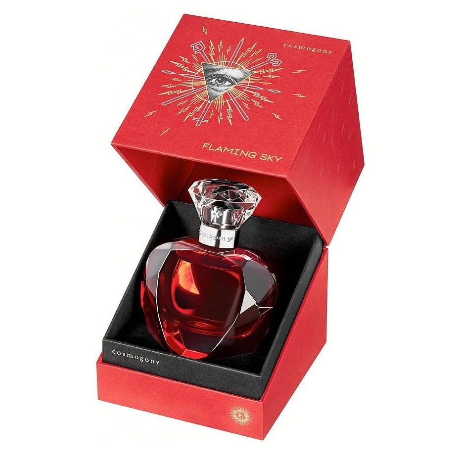 Flaming Sky выпущен в 2023 году. В пирамиде ваниль, амбра, бессмертник, дубовый мох, кедр, эвкалипт, солнечные ноты, мускус. 