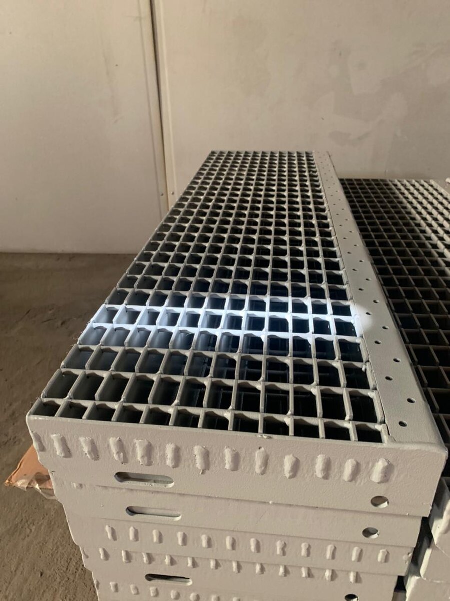 Окоашивание ходовых трапов цинксодержащей порошковой краской