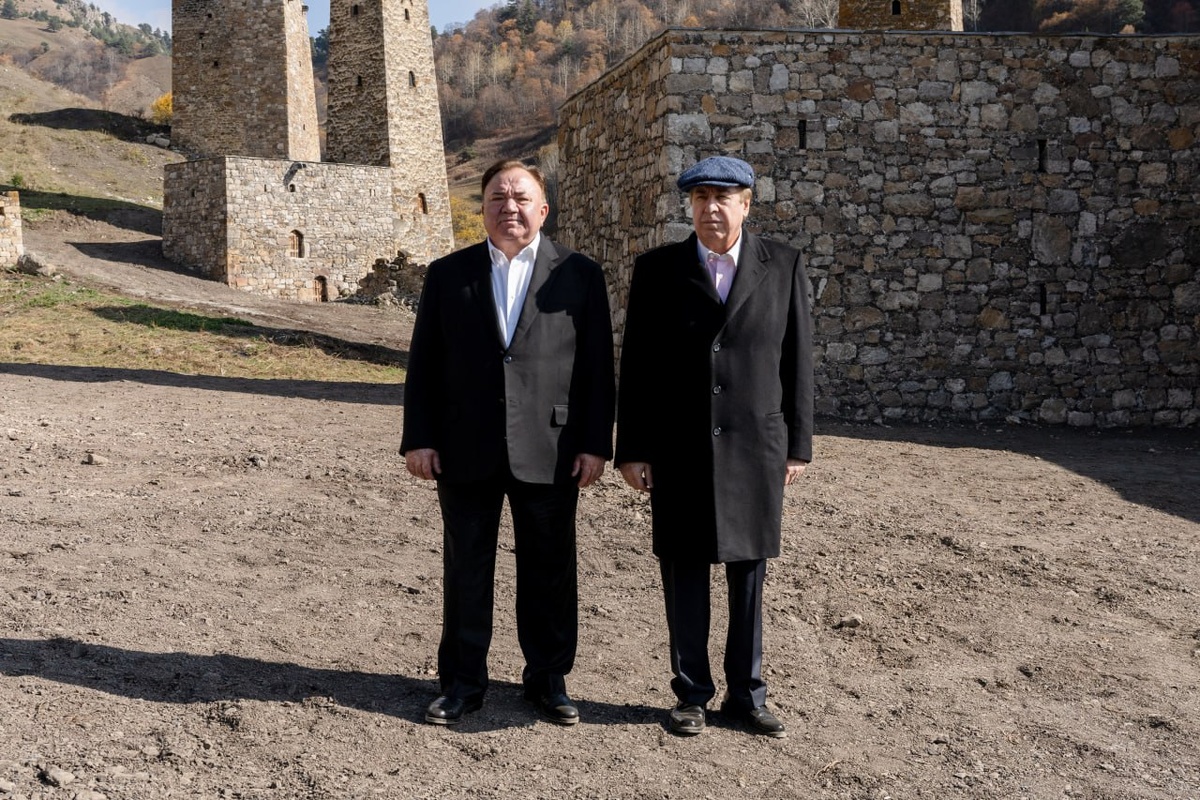 Михаил Гуцериев на реставрации башенного комплекса в Ингушетии