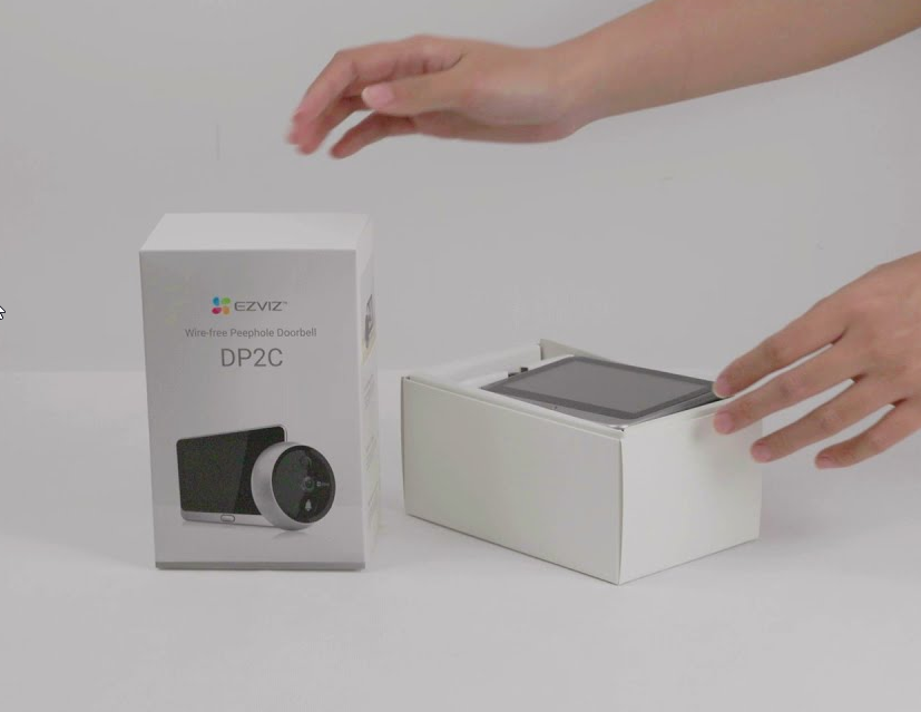 Умный видеоглазок Ezviz DP2C - упаковка и первое впечатление