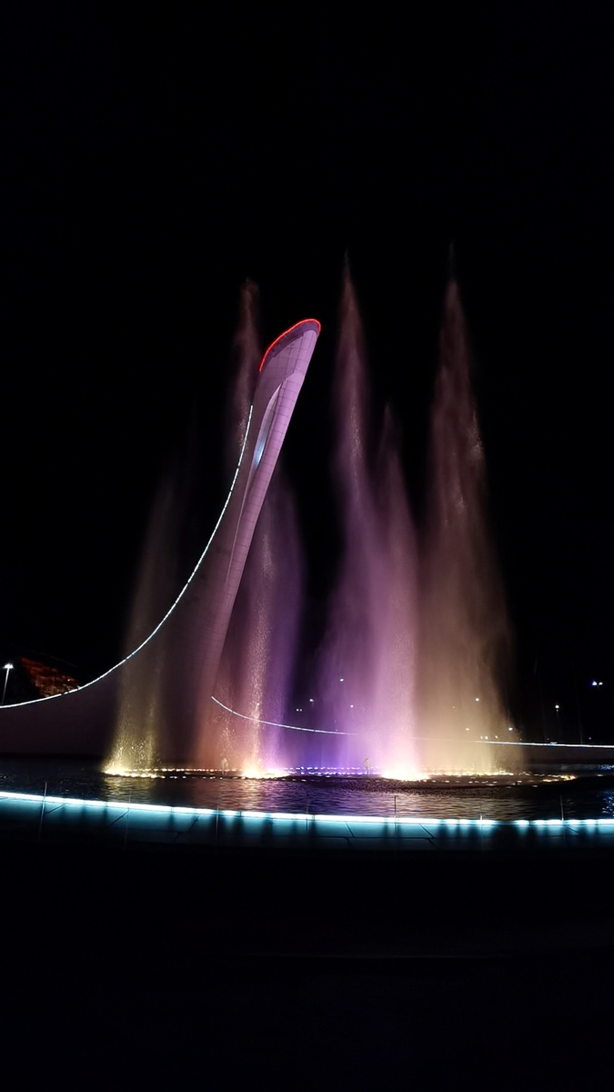 Сочи. Олимпийский парк. Свето-музыкальный фонтан.