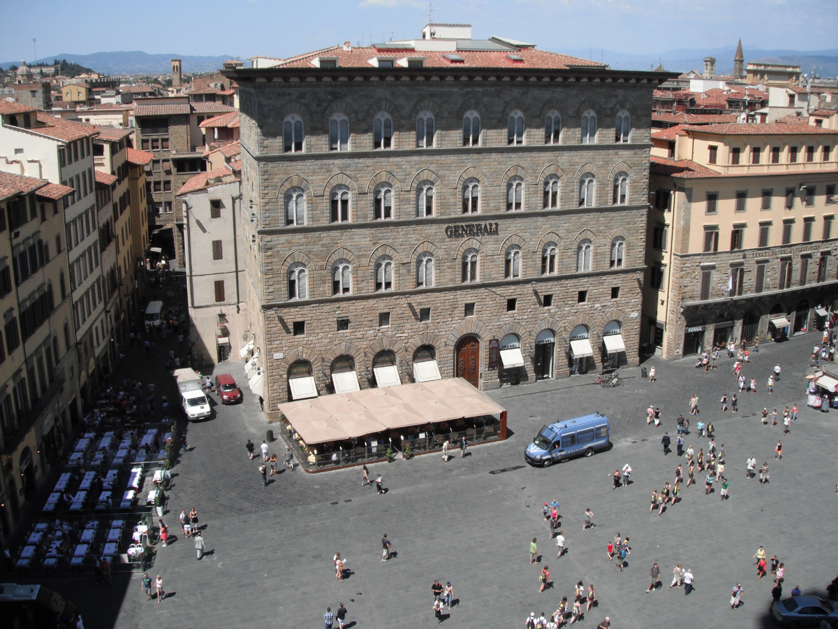 02. Italy, Florence, Plaza Vecchio with poilic