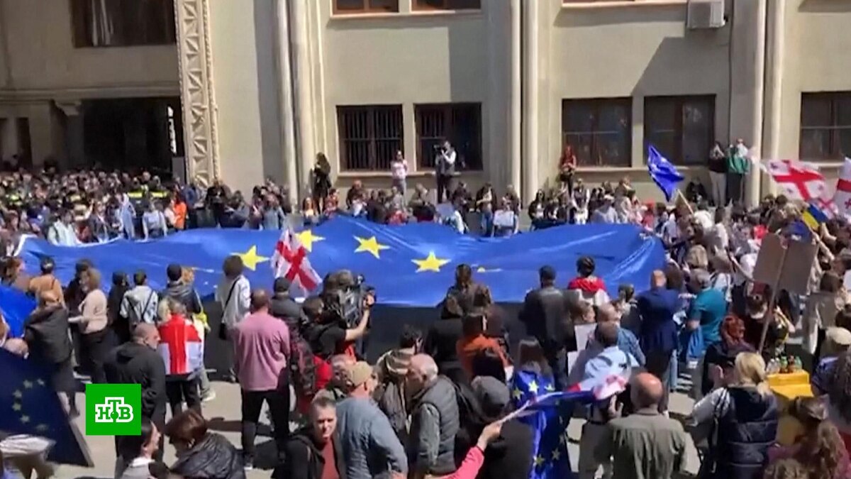    В СВР заявили о подготовке США цветной революции в Грузии