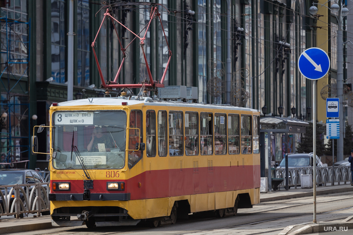 Матвиенко зачитала обращение екатеринбурженки, которая не могда уехать из Гринвича ни на автобусе, ни на трамвае. Фото: Илья Московец © URA.RU