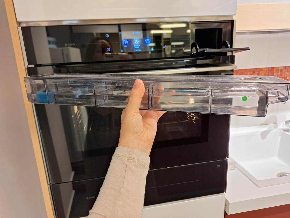 один из вариантов, как выглядит контейнер в духовке с пароваркой