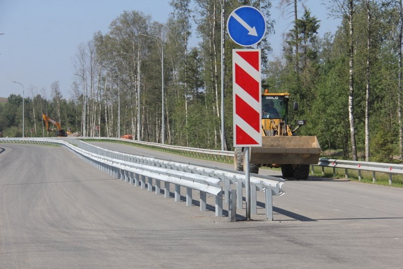     Подходит к концу строительство эстакады через реку Купелинку на трассе ЮЛА в Подмосковье