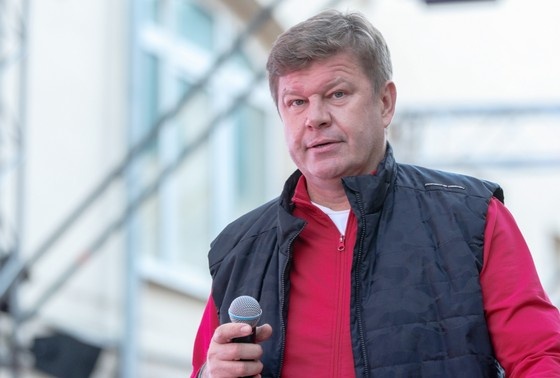    Дмитрий Губерниев