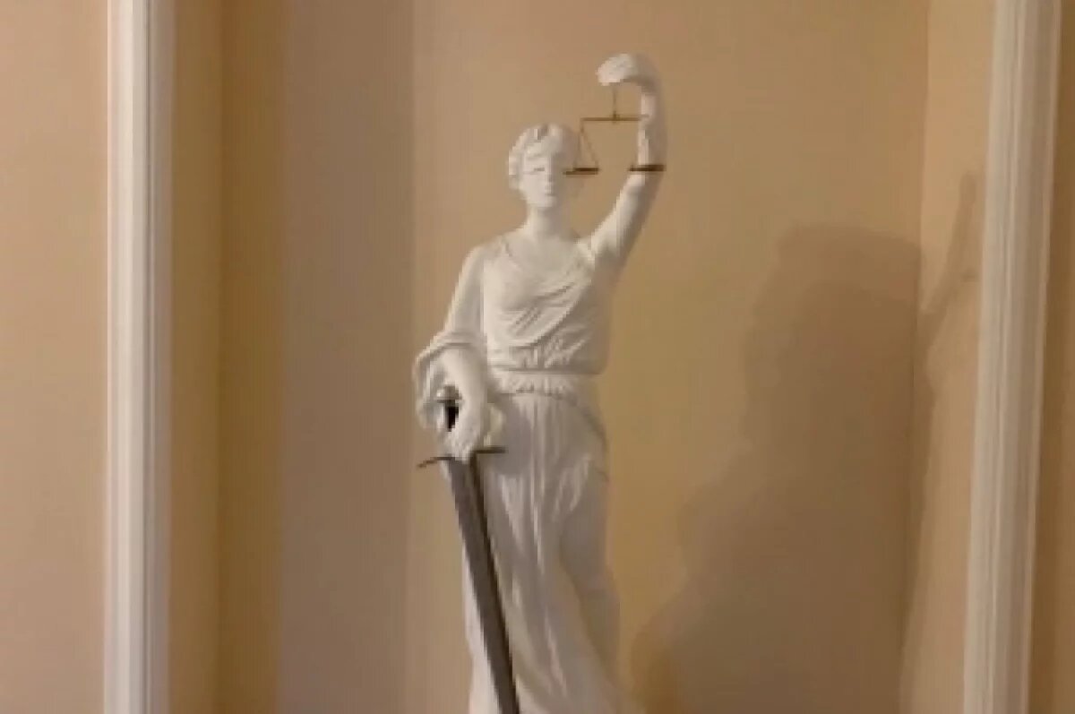    Осужденный за взятки бывший военком Озерска Владимир Пичугин ушел на СВО