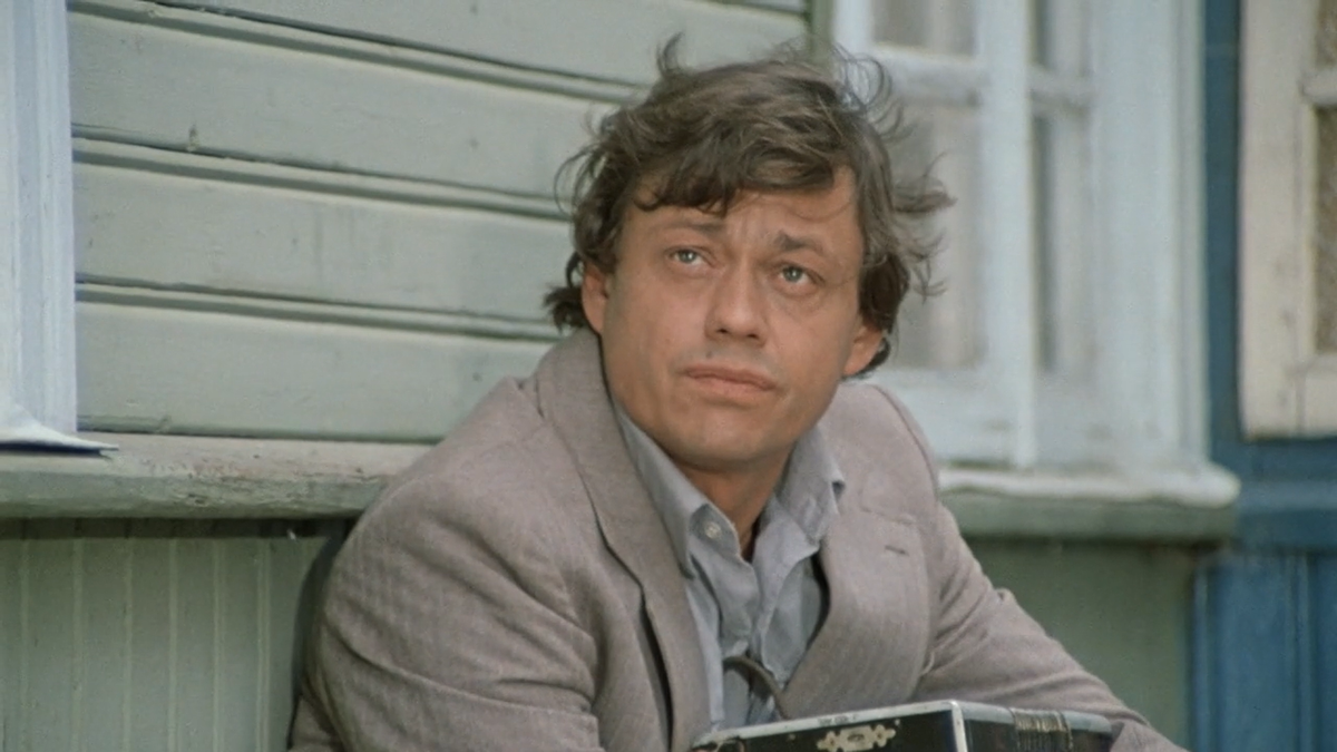 Кадр из кинофильма "Белые росы",1983 г., режиссер Игорь Добролюбов, сценаристы Алексей Дударев, композитор Ян Френкель (скриншот)