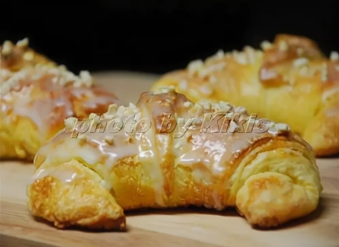 Булочка с марципаном из моего детства. Фото из интернета.