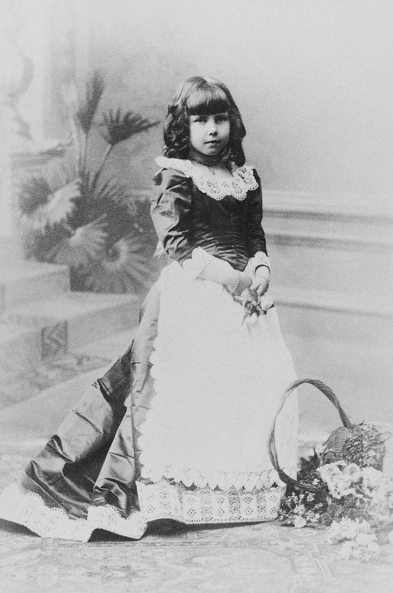 Беатриса в детстве, 1889 год, фото из открытых источников 