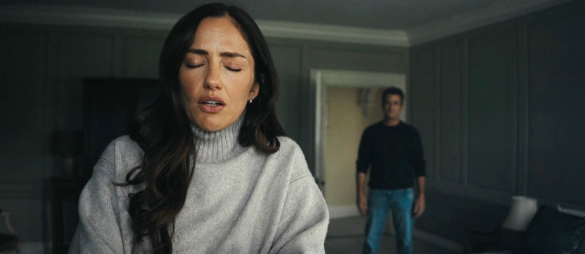 Скриншот из триллера "Нервный срыв" ("Blackwater Lane").