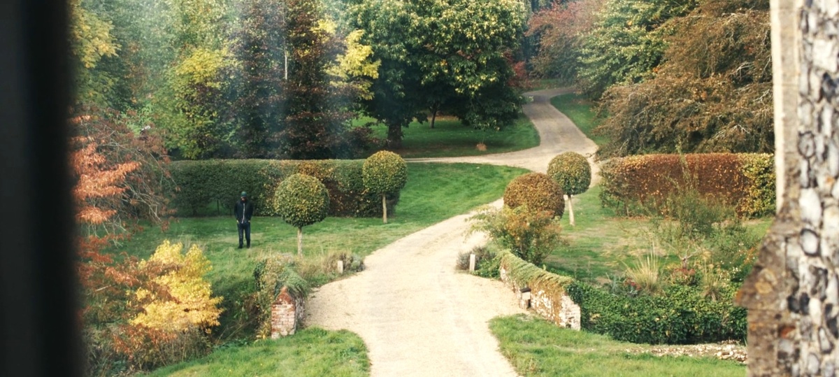 Скриншот из триллера "Нервный срыв" ("Blackwater Lane").