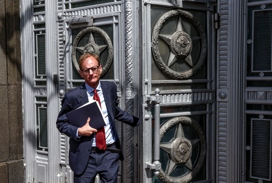    Заместитель посла Великобритании в России Том Додд