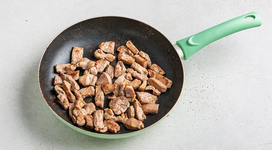   Свинина в горшочках с картошкой (gastronom.ru)