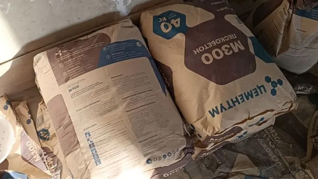 В готовых смесях проверенных производителей используется только мелкий песок без примесей