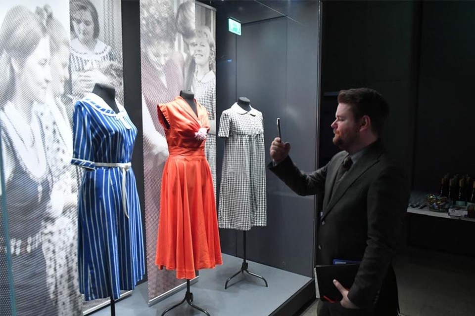 Подлинные платья Катерины, Людмилы и Тоси/©Сергей КИСЕЛЕВ/АГН «Москва»