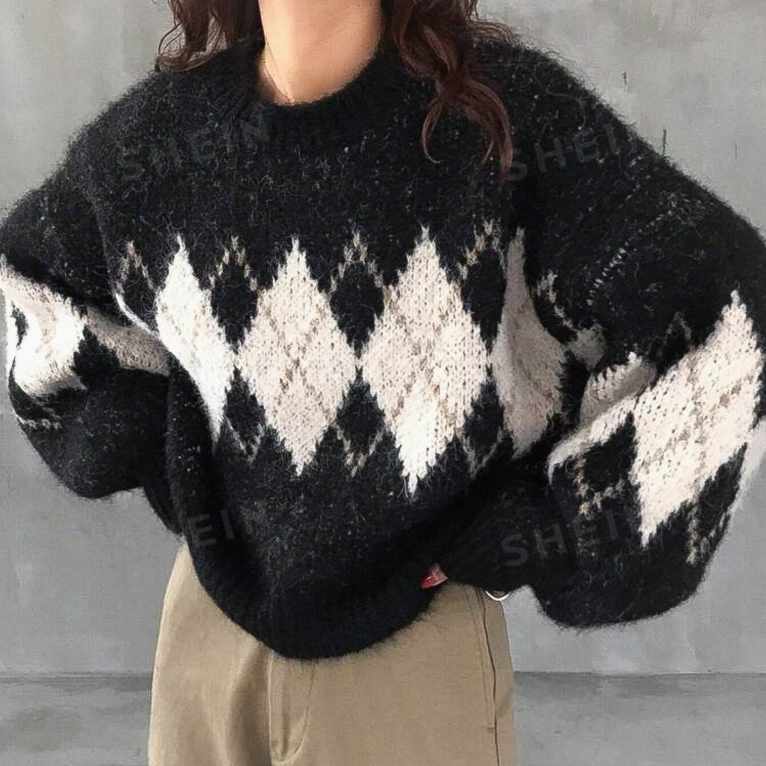 Объёмный джемпер оверсайз с контрастными ромбами аргайл