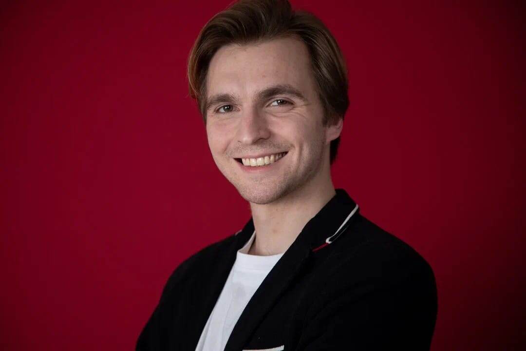 Ярослав Шевалдов — художественный руководитель и режиссёр Московского драматического театра имени Сергея Есенина.