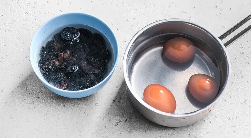   Вкусный салат с копченой курицей и черносливом (gastronom.ru)