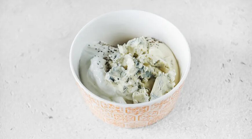   Вкусный салат с копченой курицей и черносливом (gastronom.ru)