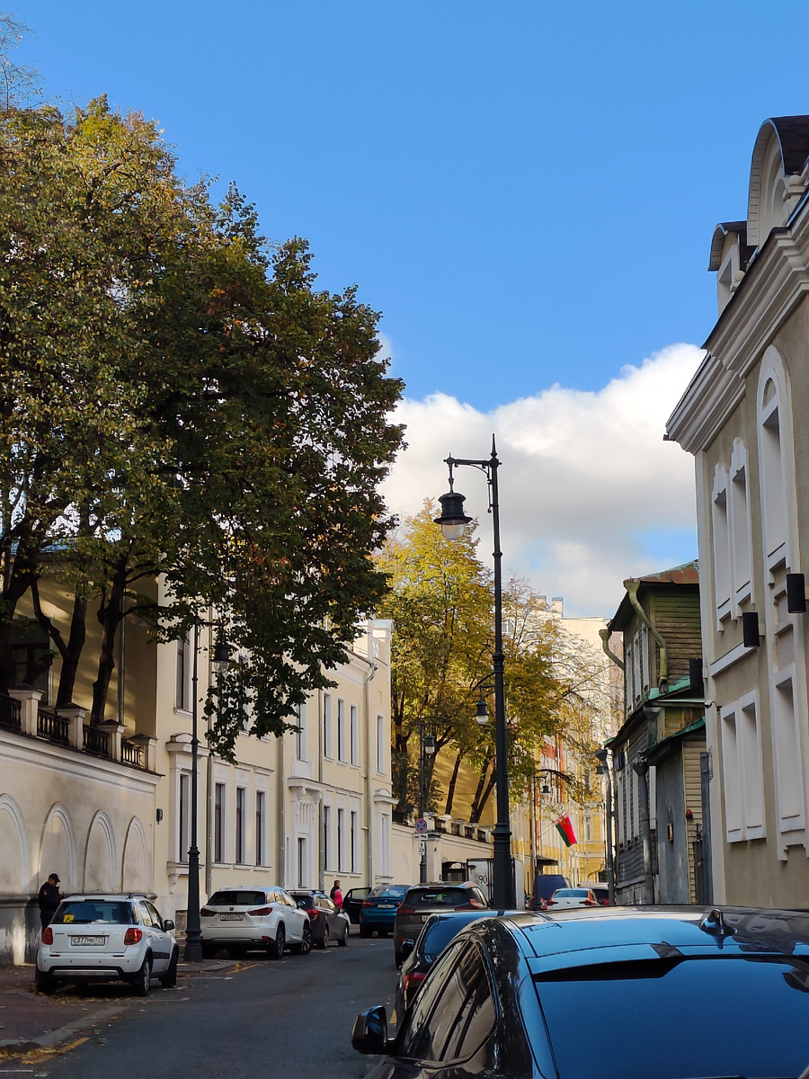 В центре Москвы осень только начинается. 17 октября.