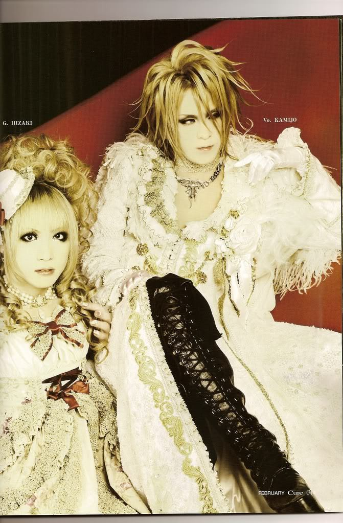 Хидзаки (гитара) и Камидзё (вокал) в составе группы Versailles