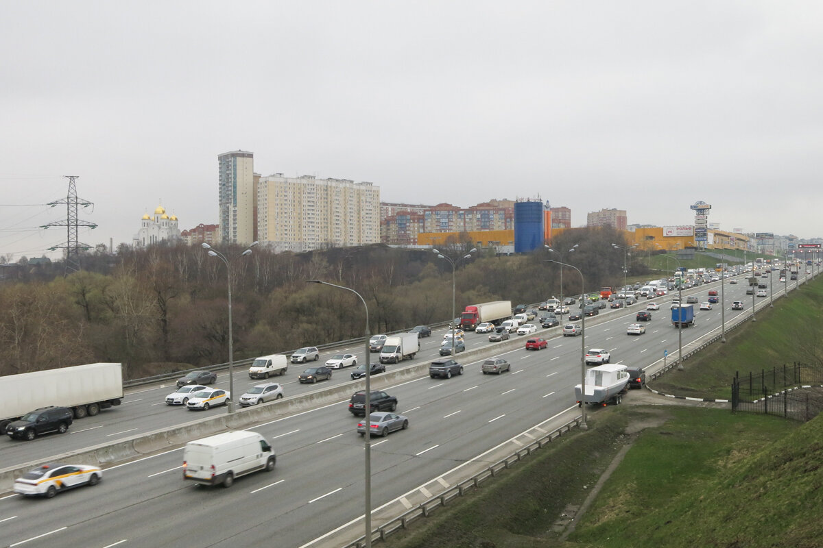 70-й километр МКАД и подмосковный район Путилково на заднем плане. 