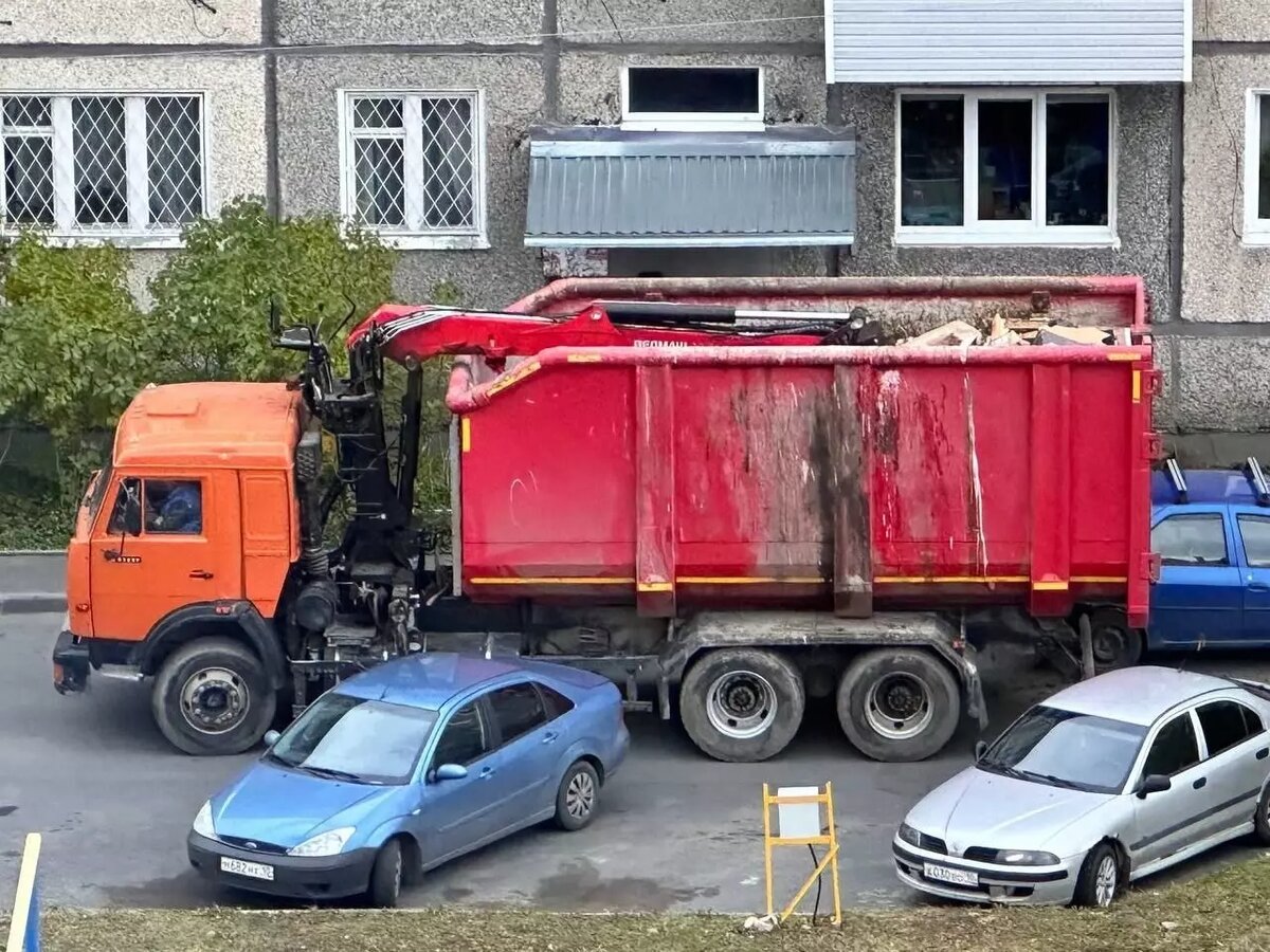     Источник: Телеграм-канал "ДТП Птз и Карелии"