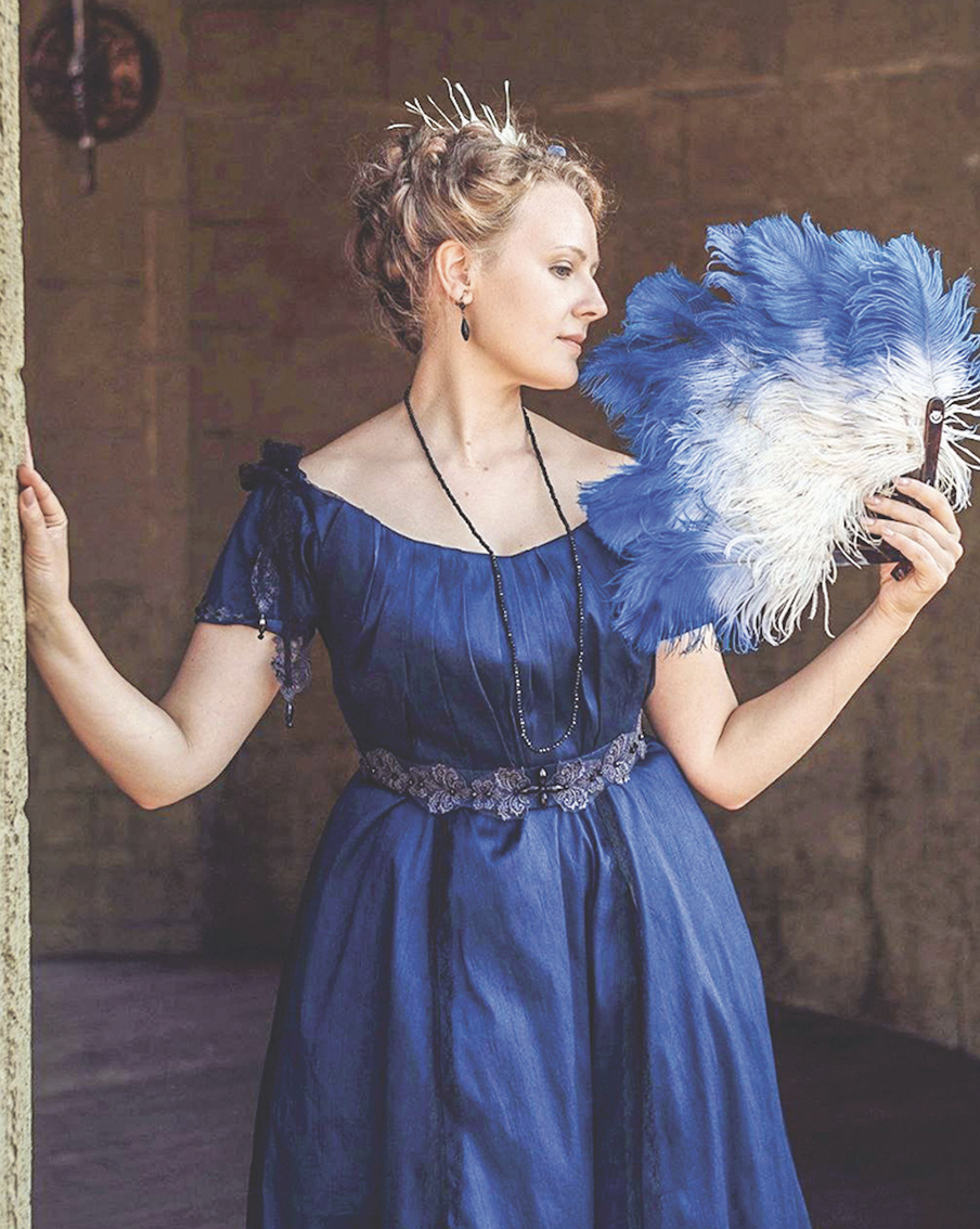    Старинные платья как нельзя кстати подходят для современных балов. Софья Казьмина