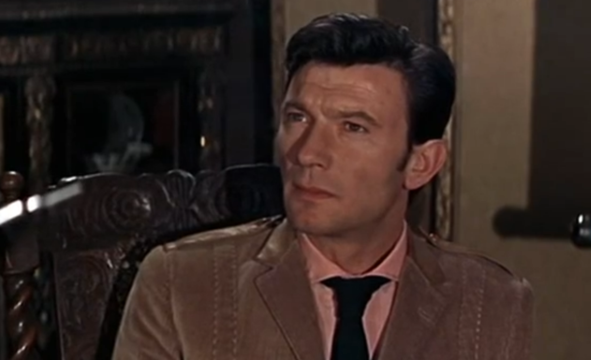 В "Денди в желе" Лоуренс Харви сыграл человека, который живёт на пределе своих сил и мечтает вернуться на Родину