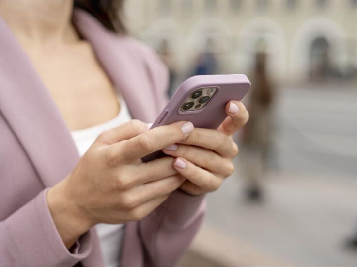    Астраханцы могут воспользоваться чатом поддержки для семей и участников СВО