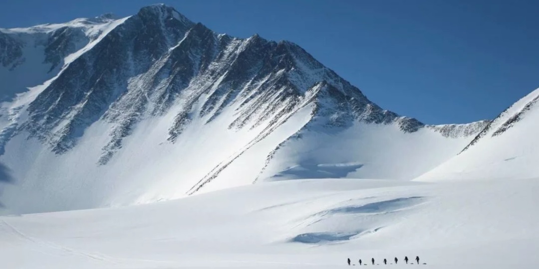 Что находится в самом центре Антарктиды