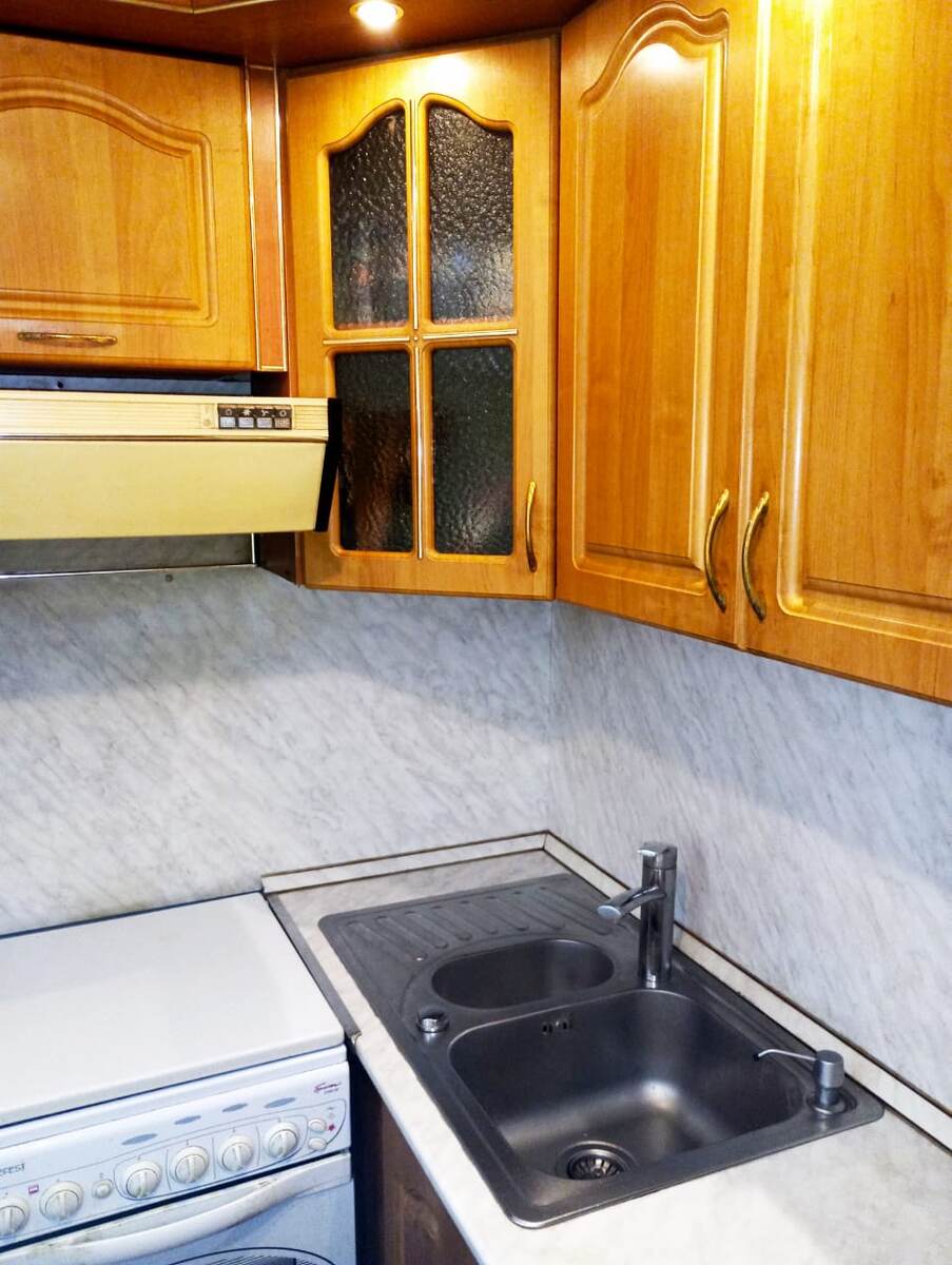 Фото 2. Встроенные светильники кухни