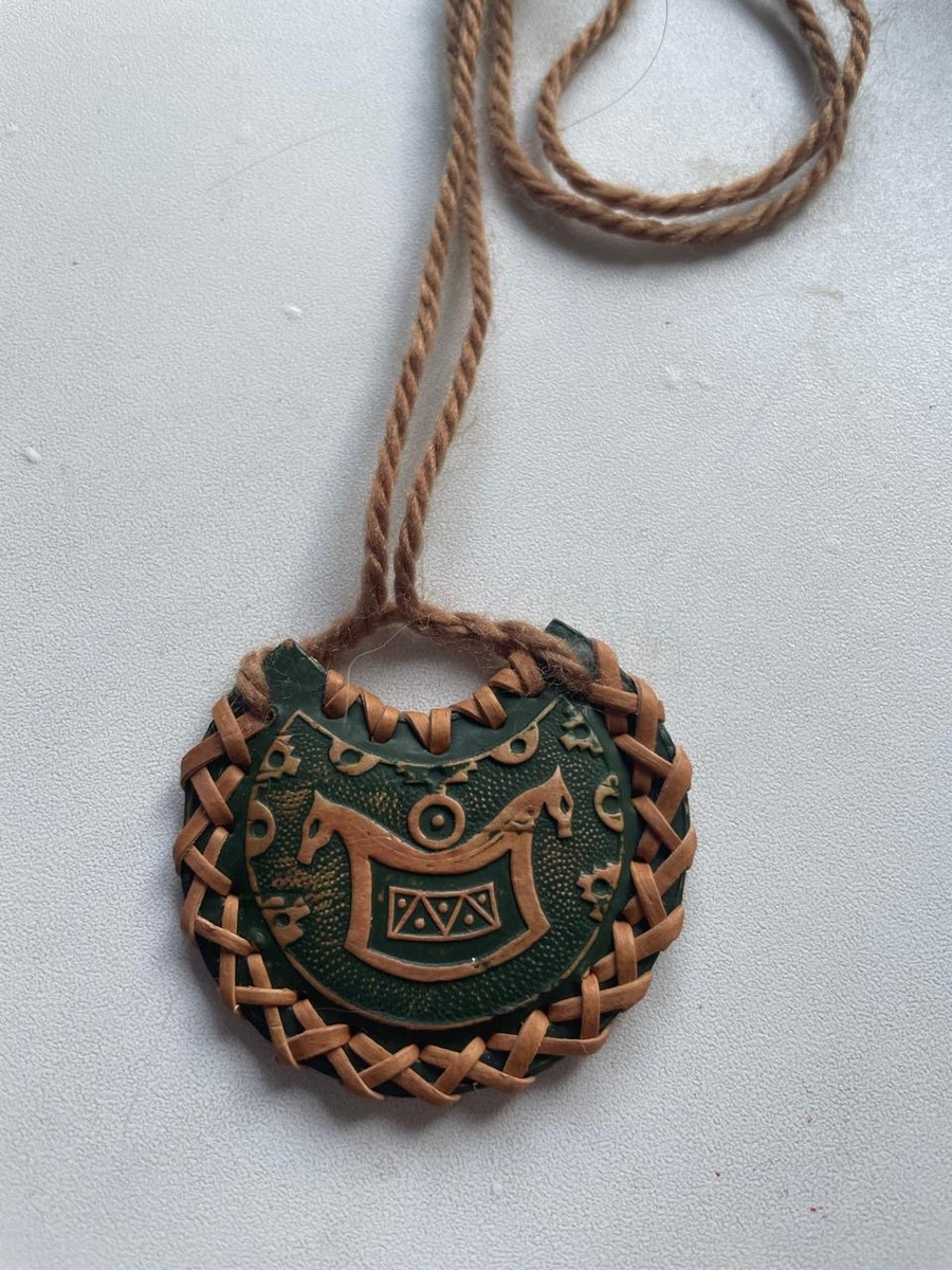 Волшебный медальон для налаживания отношений с детьми. Фото подруги автора