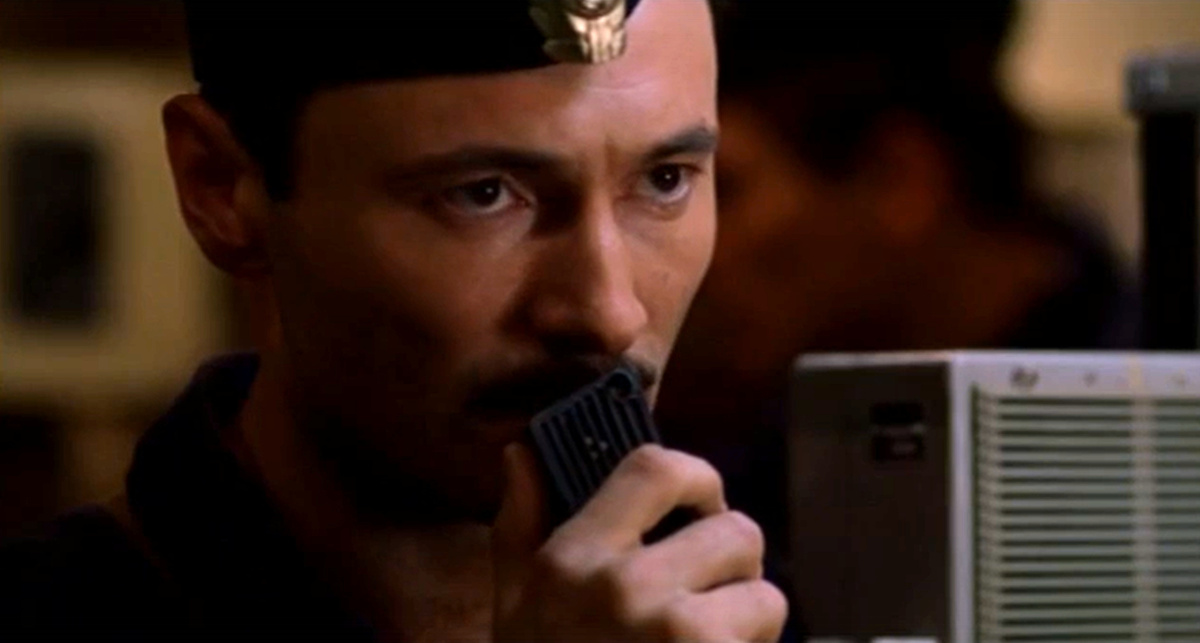 Кадр из кинофильма "72 метра", 2004 г., режиссер Владимир Хотиненко, сценаристы Валерий Залотуха, Владимир Хотиненко, композитор Эннио Морриконе (скриншот) 