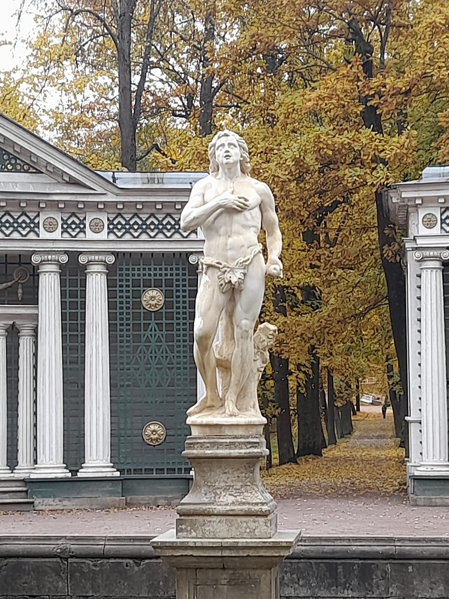 Фонтан "Адам"