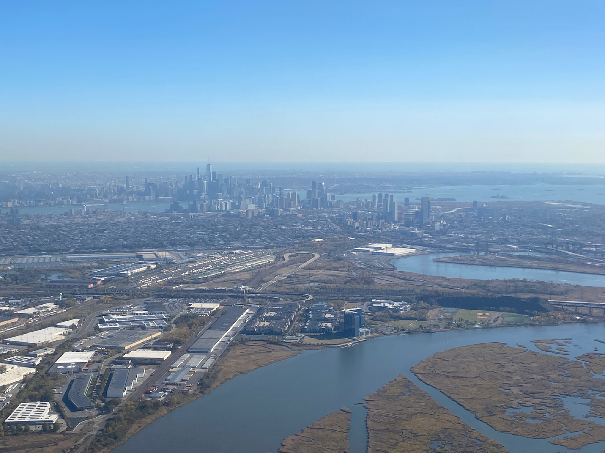 Вид на Нью-Йорк из окна самолета. Фото мое.