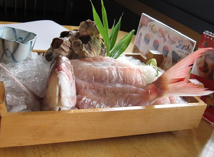 Освежевання рыба в процессе подготовки