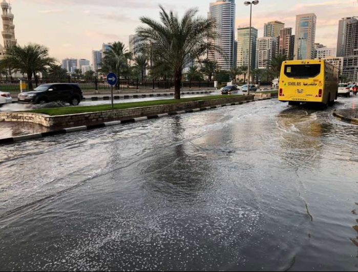 Затопленная дорога после искусственного дождя