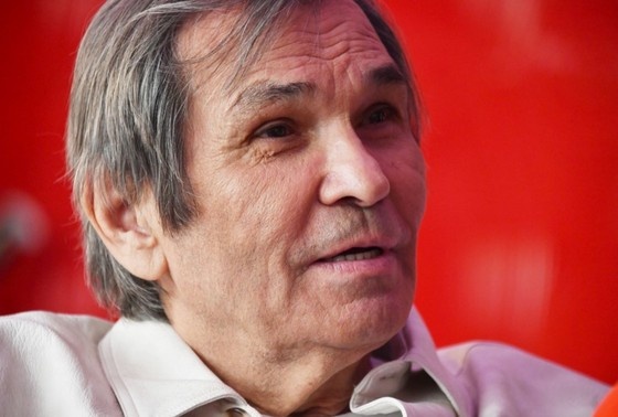    Бари Алибасов