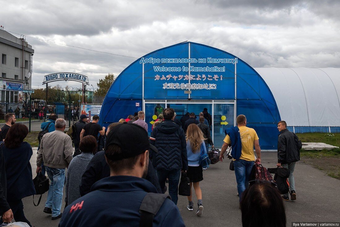 Забираете вещи вот с такого Ангара. 