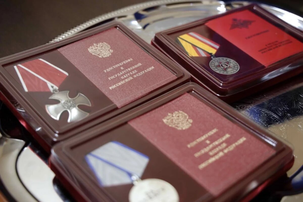    Родственникам пяти погибших на СВО тюменцев вручили награды