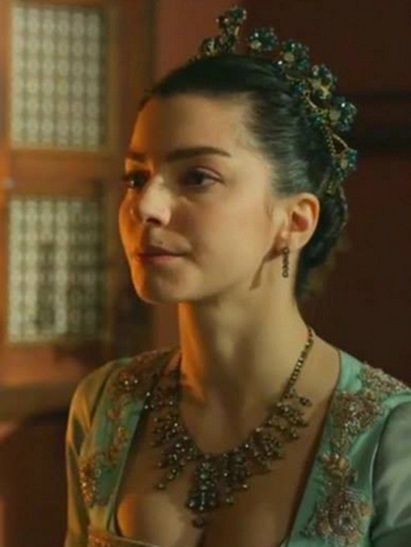 Нурбану. Кое-кто возомнил себя здесь хозяйкой? 